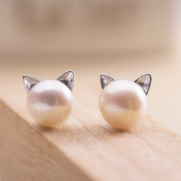 Jewelry - New Kitty Cat Silver Pearl Earrings NWOT